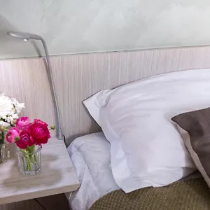 Dharma Boutique & 4*, Roma Italia