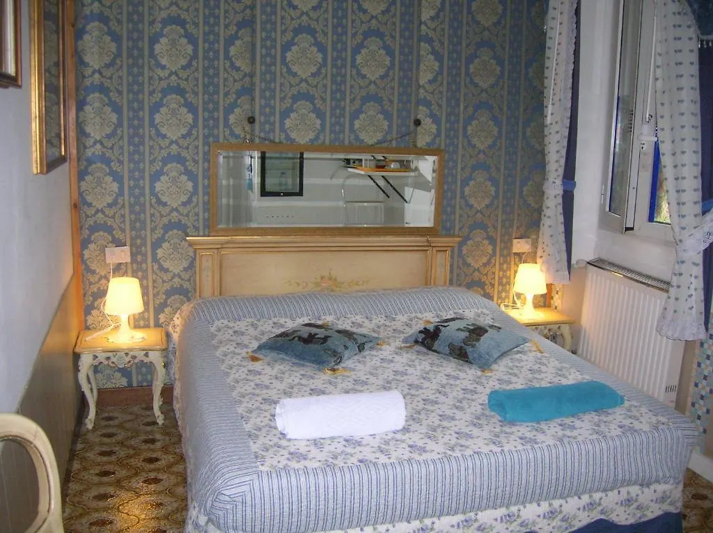 Bed and Breakfast Biennale Venecia 0*,  Italia